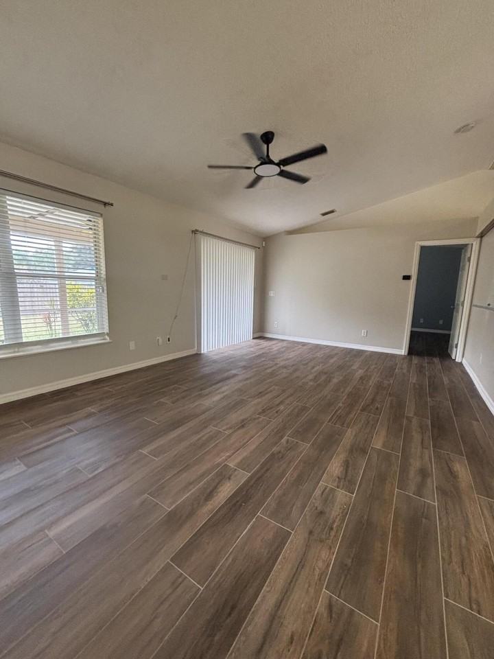 2274 Se Longhorn Ave - Photo 4 of 16