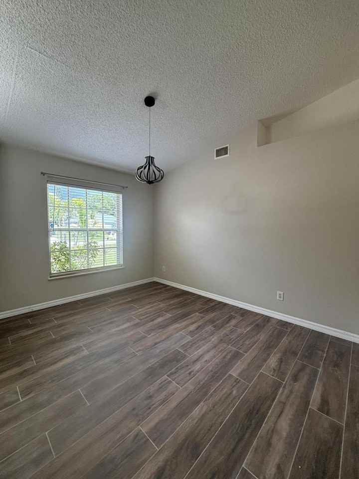 2274 Se Longhorn Ave - Photo 5 of 16