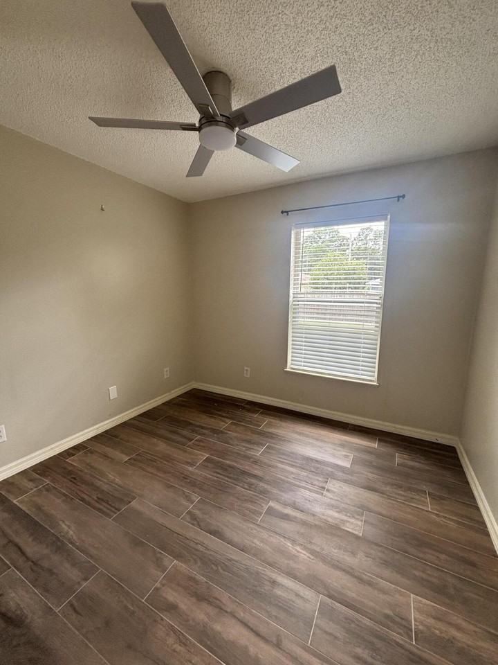 2274 Se Longhorn Ave - Photo 6 of 16
