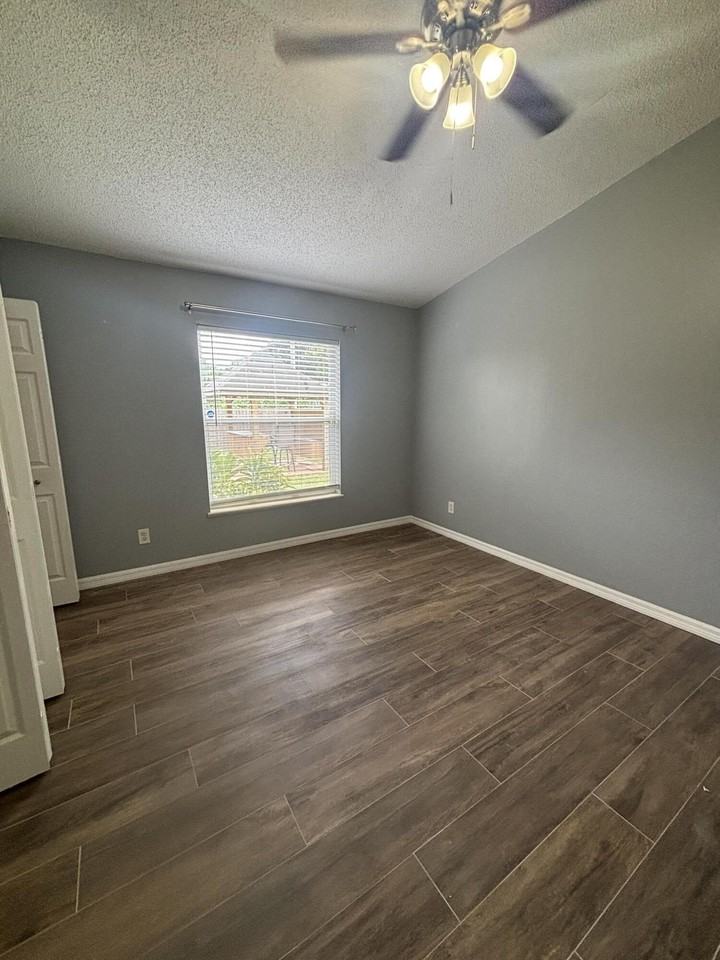2274 Se Longhorn Ave - Photo 7 of 16