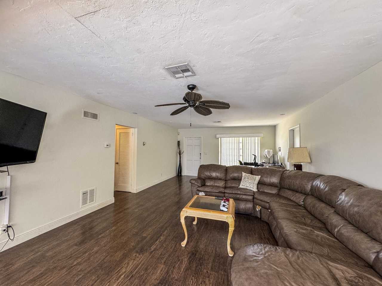 1326 Lake Erie Dr - Photo 2 of 15