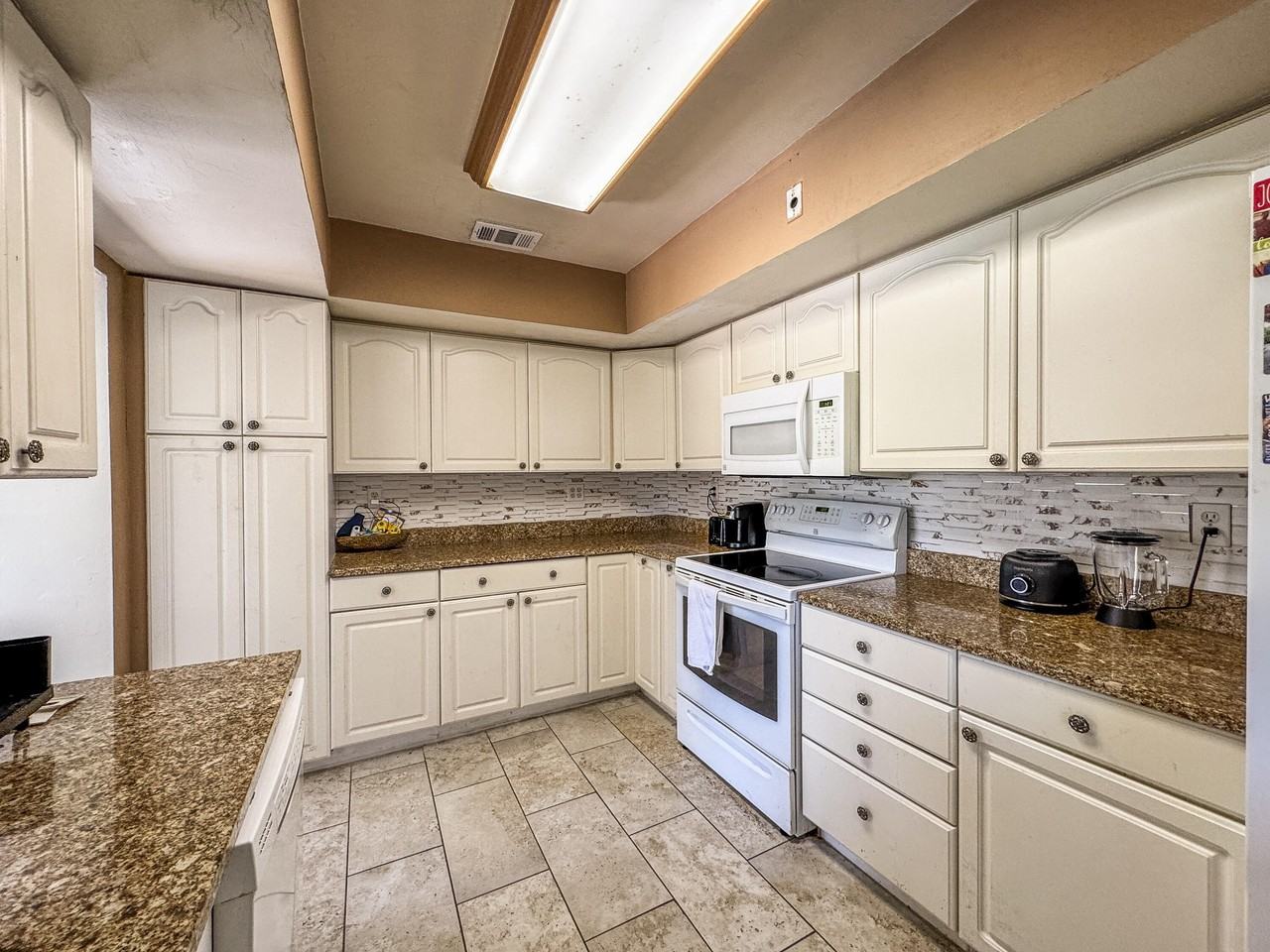 1326 Lake Erie Dr - Photo 5 of 15