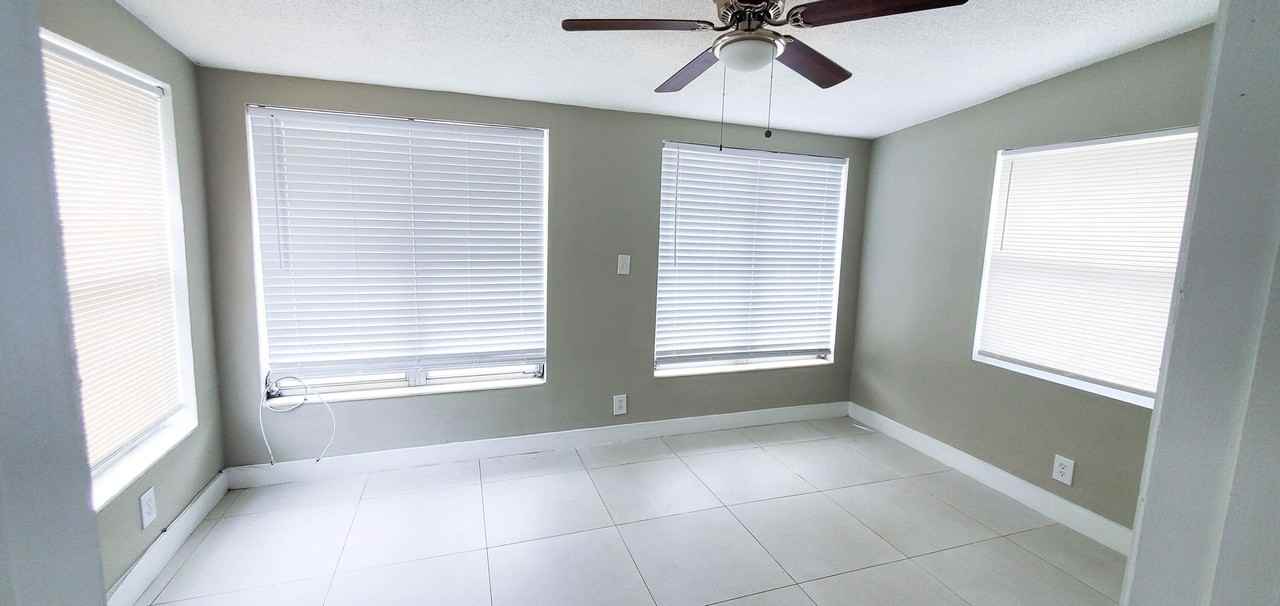 4398 Ne 15th Ter - Photo 2 of 6