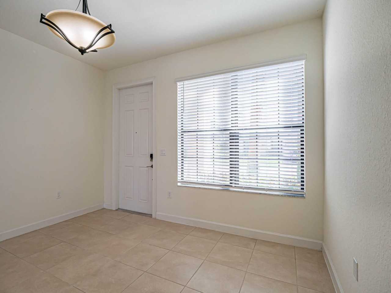 10032 W Villa Cir - Photo 3 of 26
