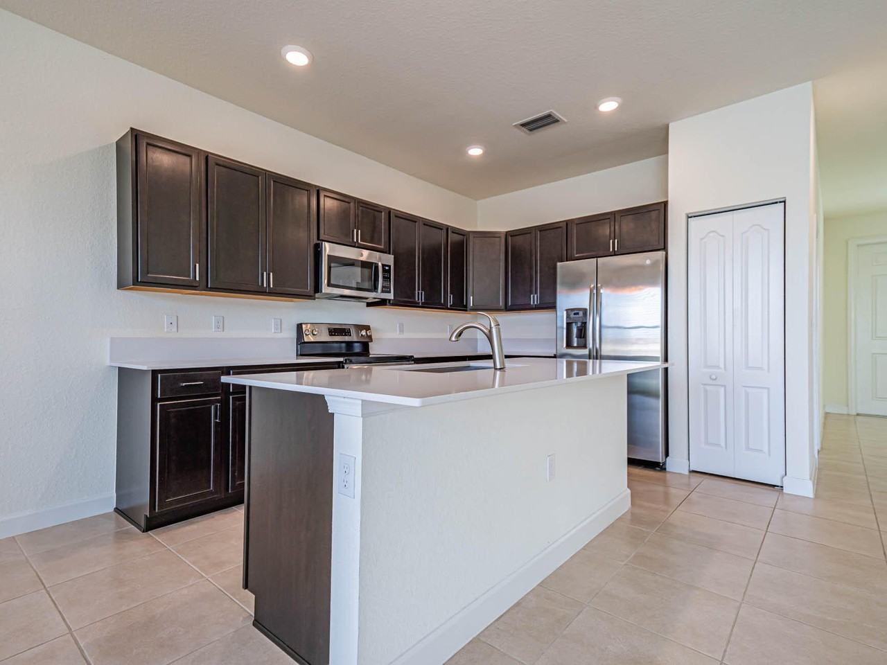 10032 W Villa Cir - Photo 6 of 26