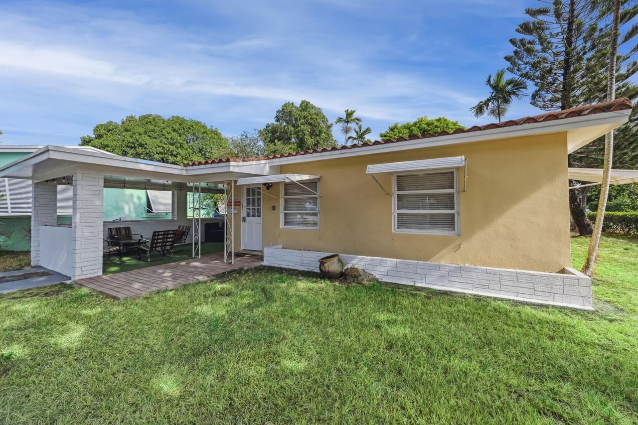 1420 Miami Rd #C - Photo 2 of 16