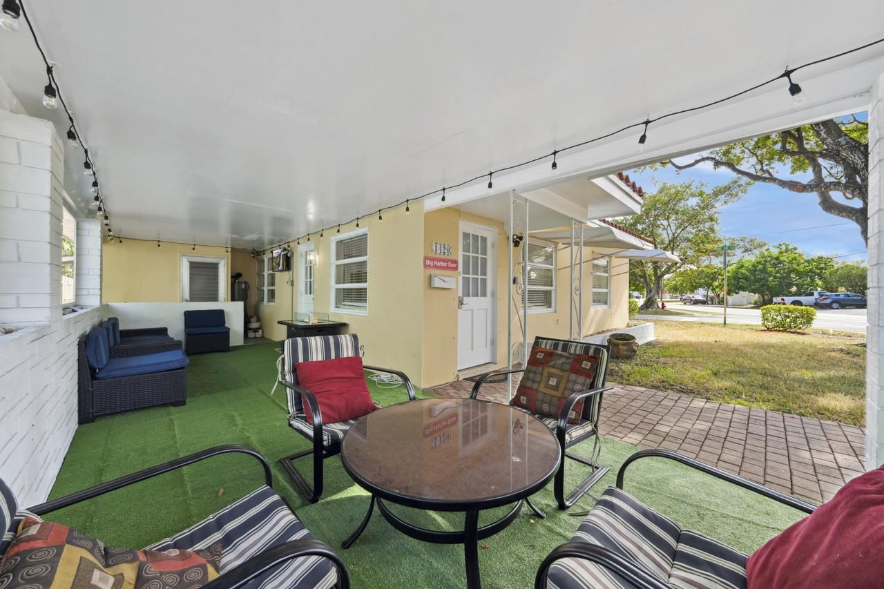 1420 Miami Rd #C - Photo 4 of 16