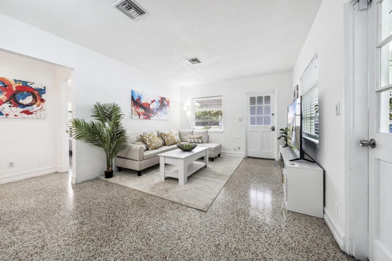 1420 Miami Rd #C - Photo 5 of 16