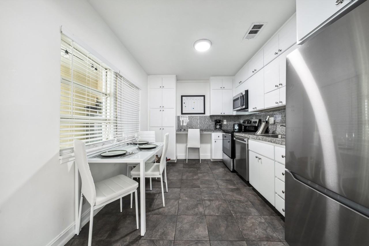 1420 Miami Rd #C - Photo 6 of 16