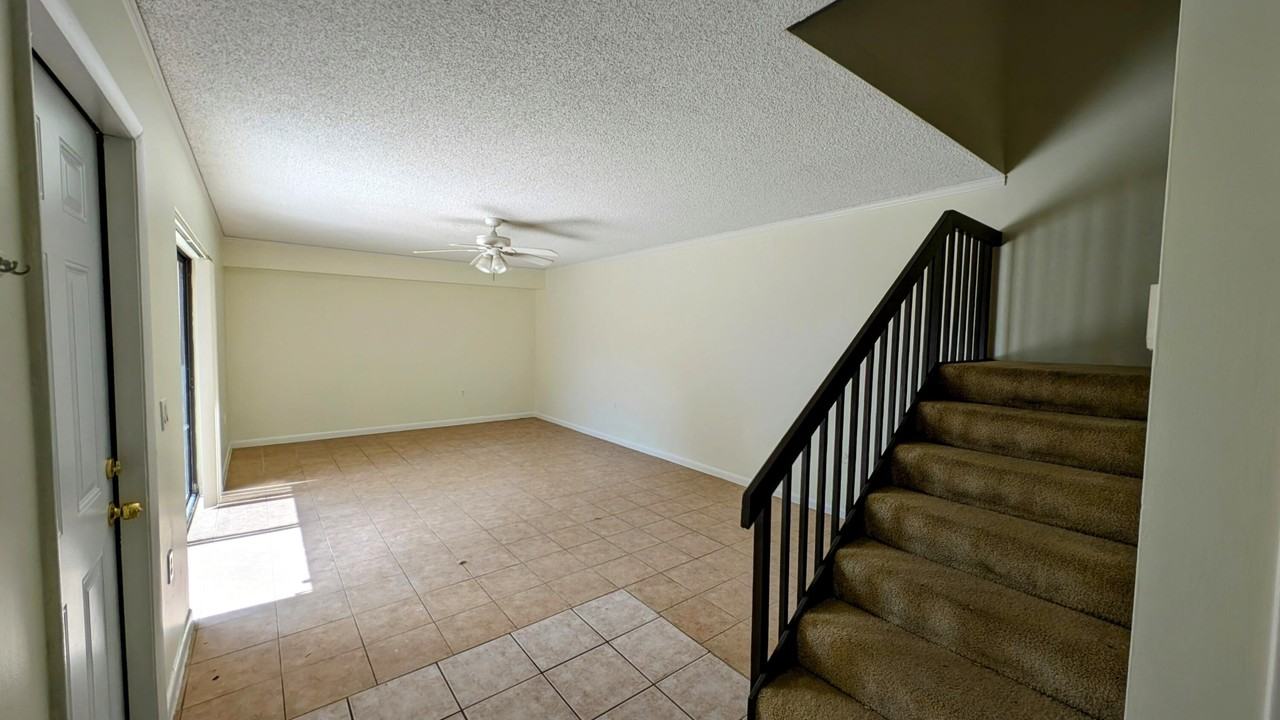 555 Green Springs Pl - Photo 3 of 8