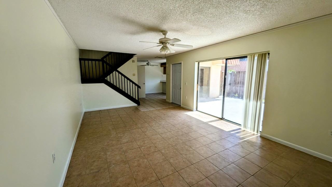 555 Green Springs Pl - Photo 4 of 8