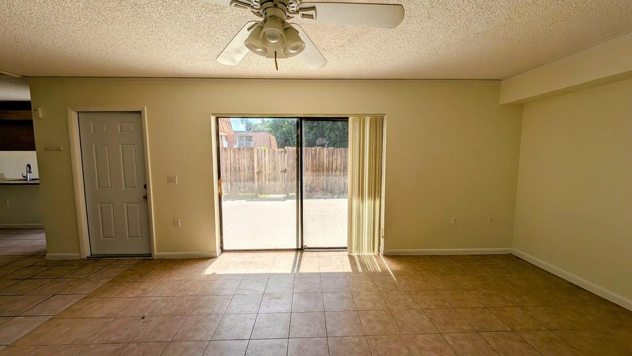 555 Green Springs Pl - Photo 5 of 8