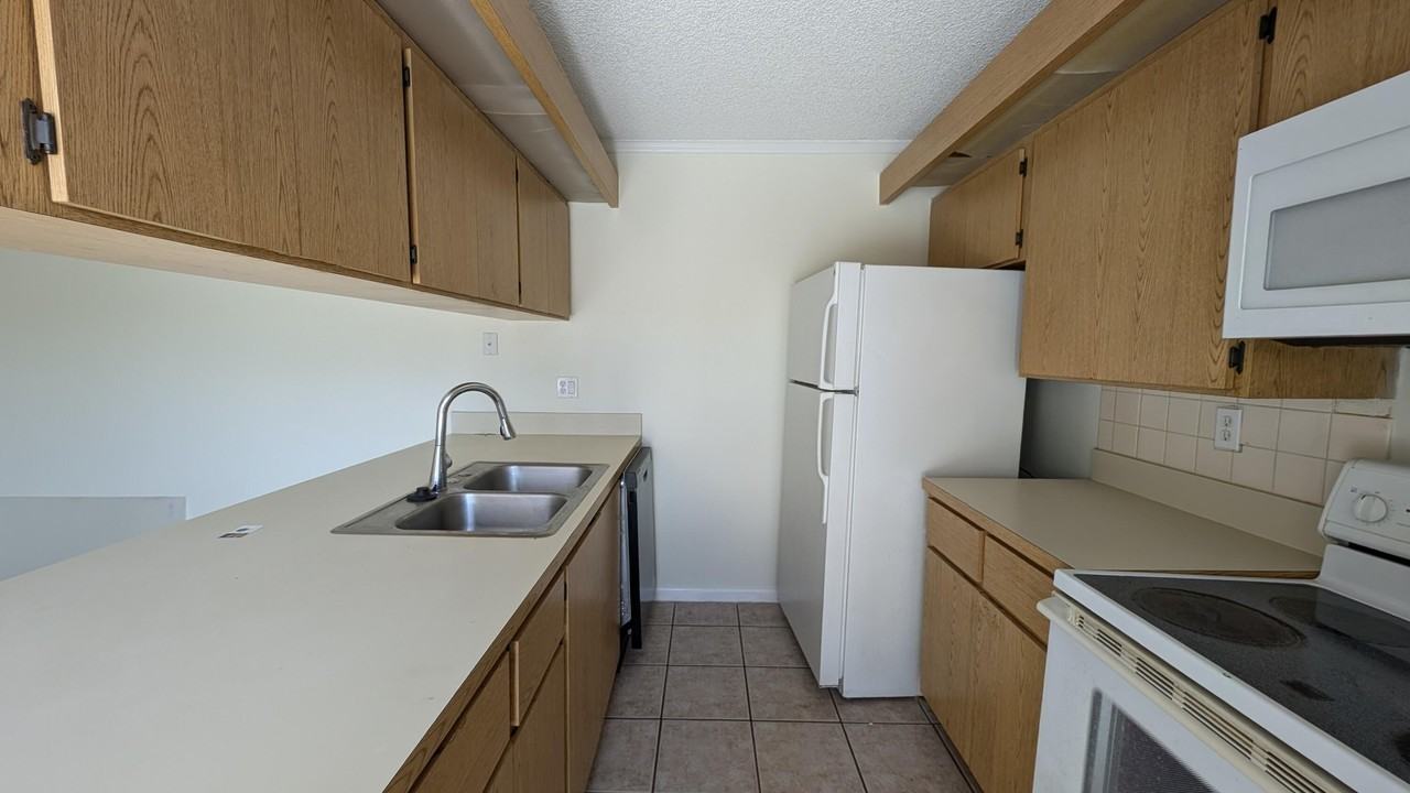 555 Green Springs Pl - Photo 7 of 8