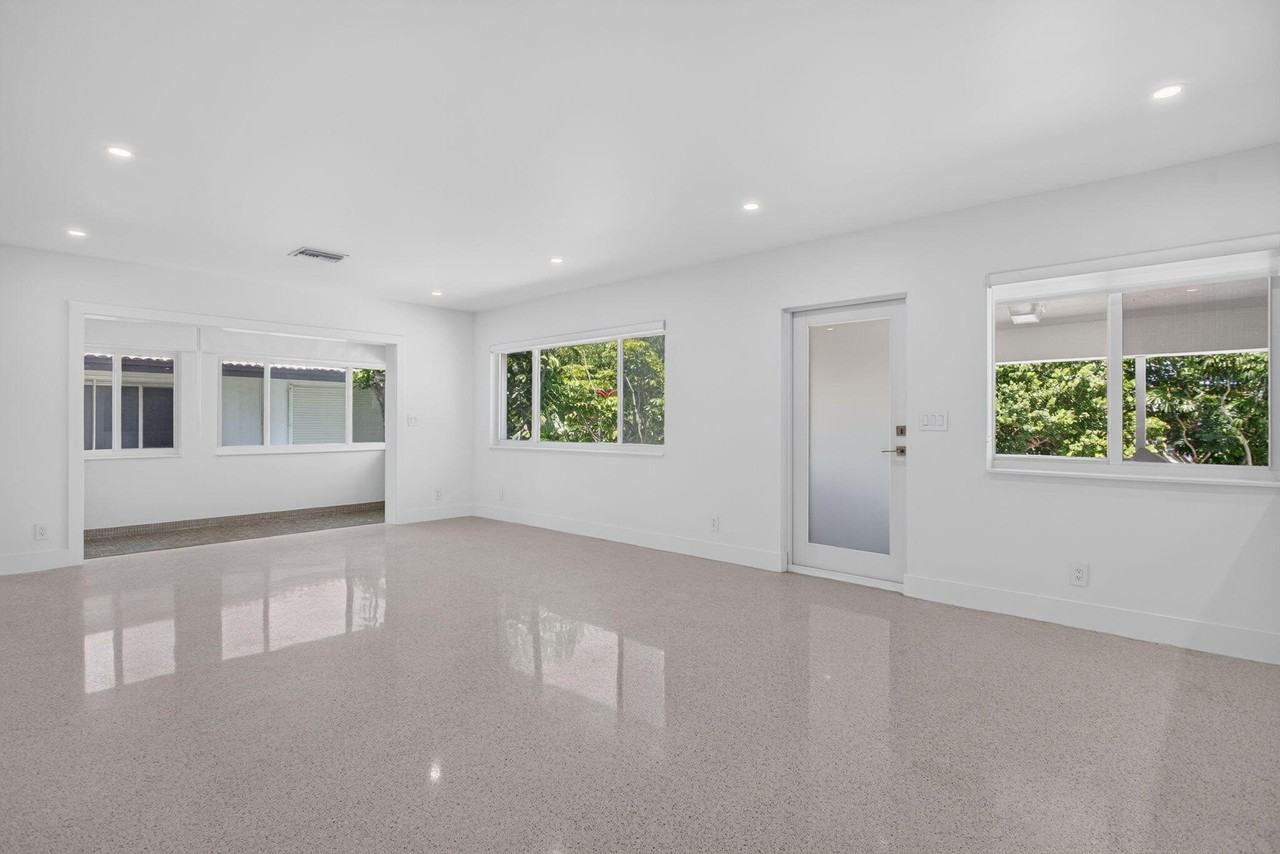 3216 Colony Club Rd #2 - Photo 4 of 16