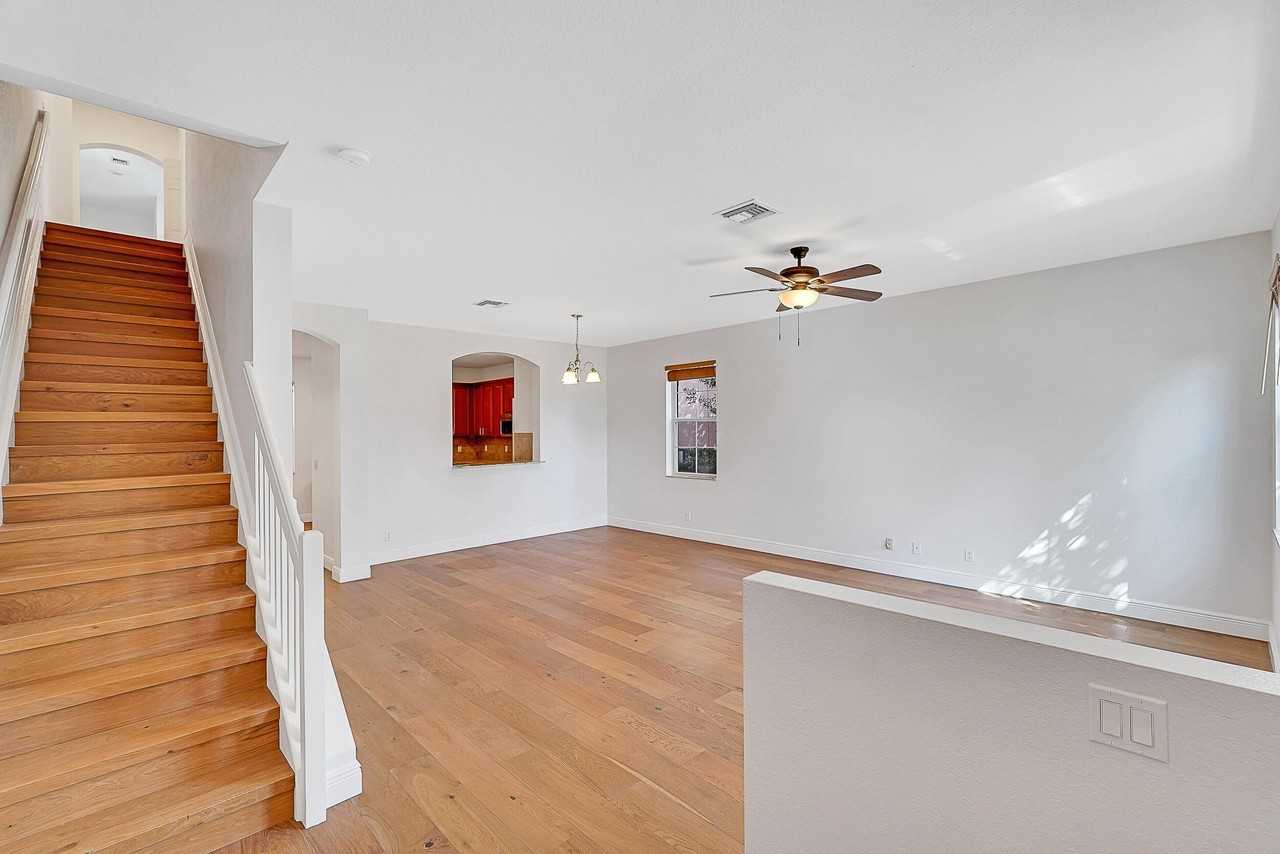 615 Dakota Dr - Photo 3 of 30