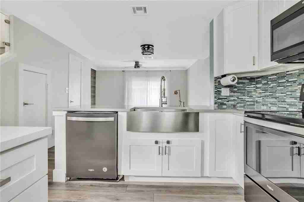 1861 Ne 15th Ave - Photo 3 of 27