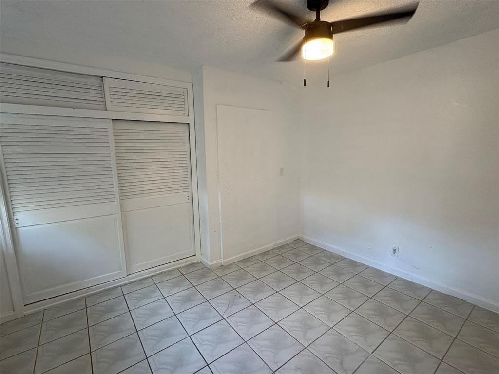 9200 Nw 38th Dr #1A - Photo 5 of 6