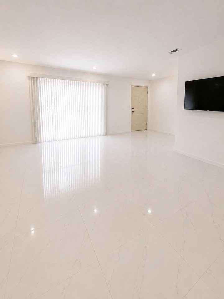 230 Sw Inwood Ave - Photo 3 of 17