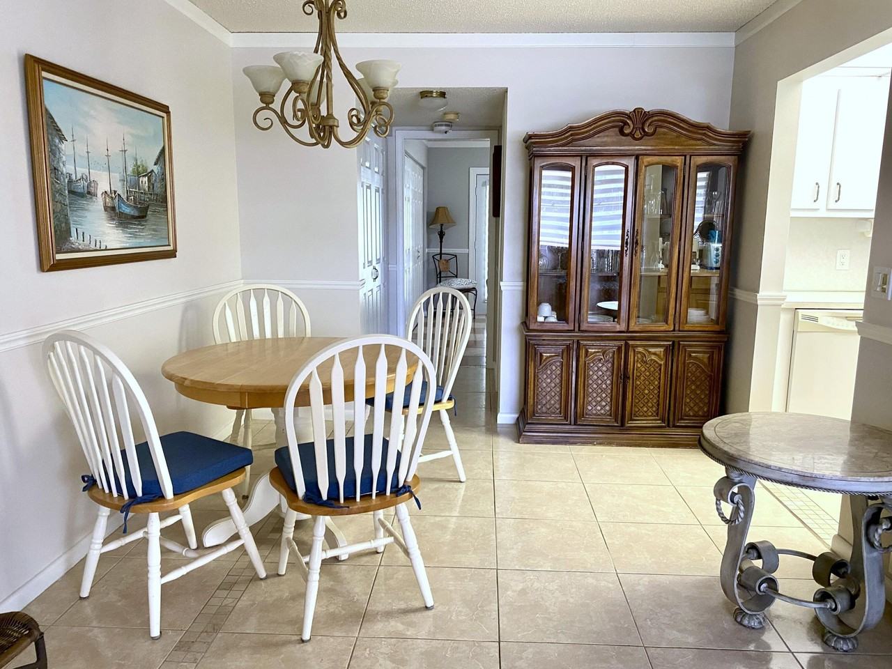 335 Farnham P - Photo 6 of 31