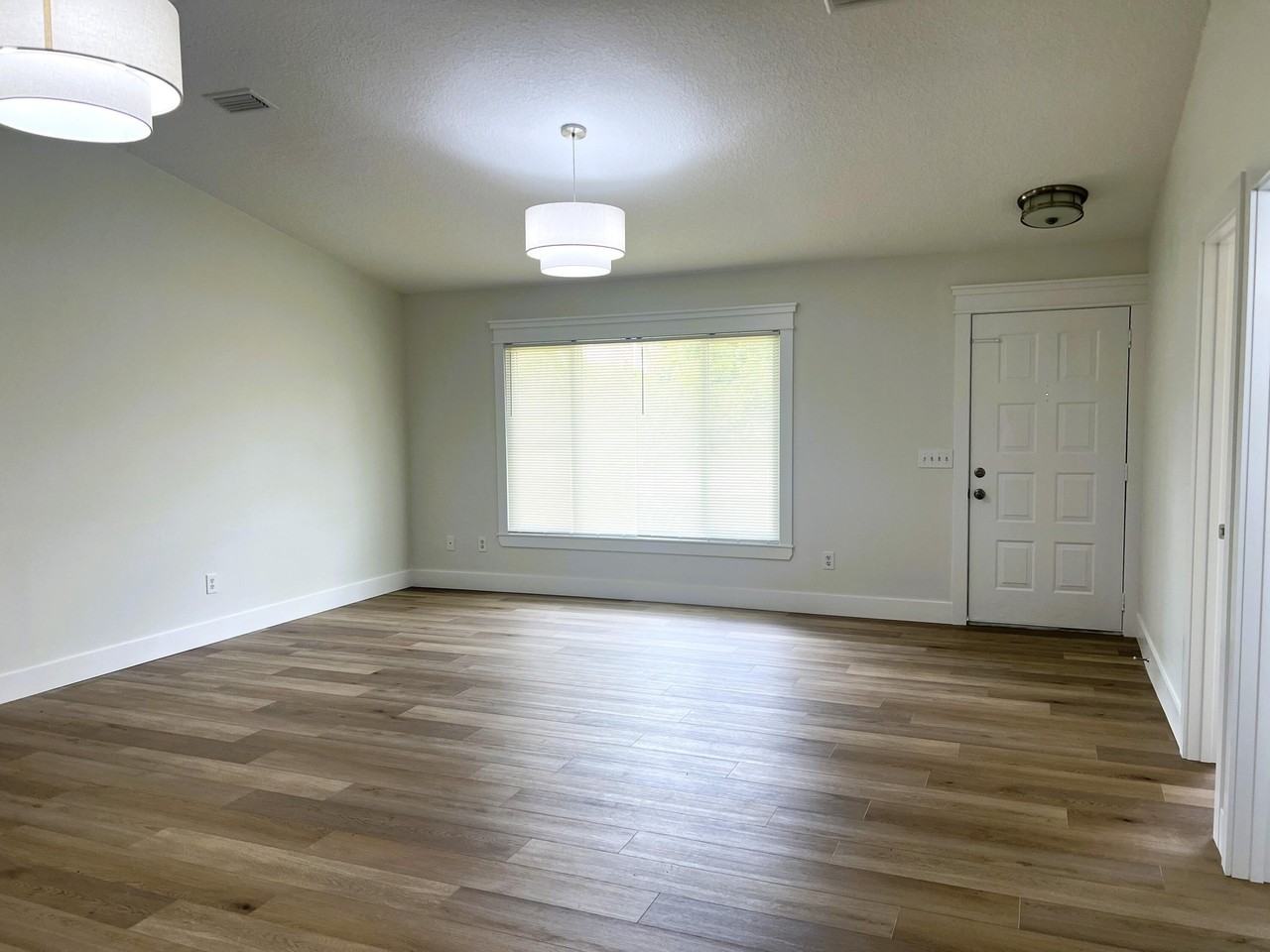 7105 North Blvd - Photo 3 of 17