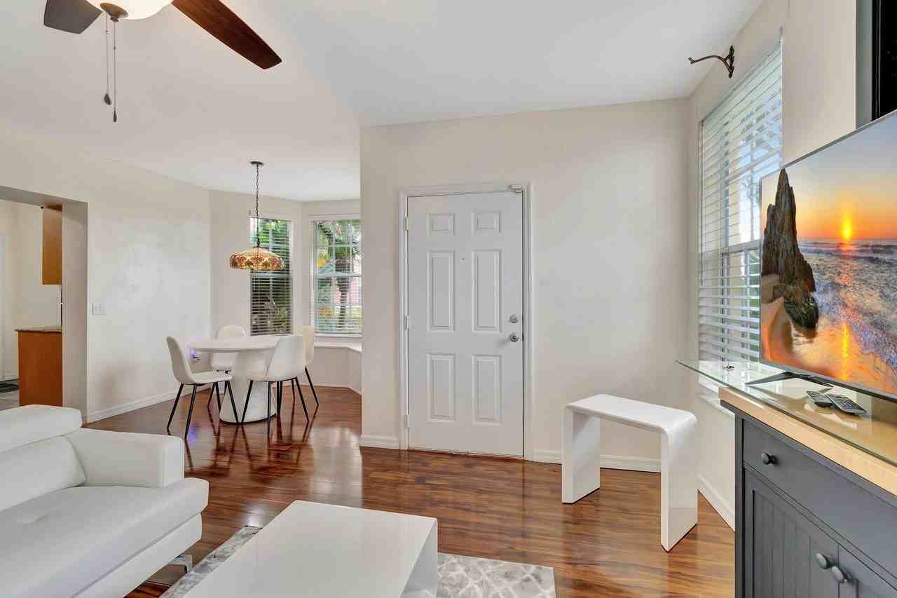 1207 Belmont Pl - Photo 6 of 50