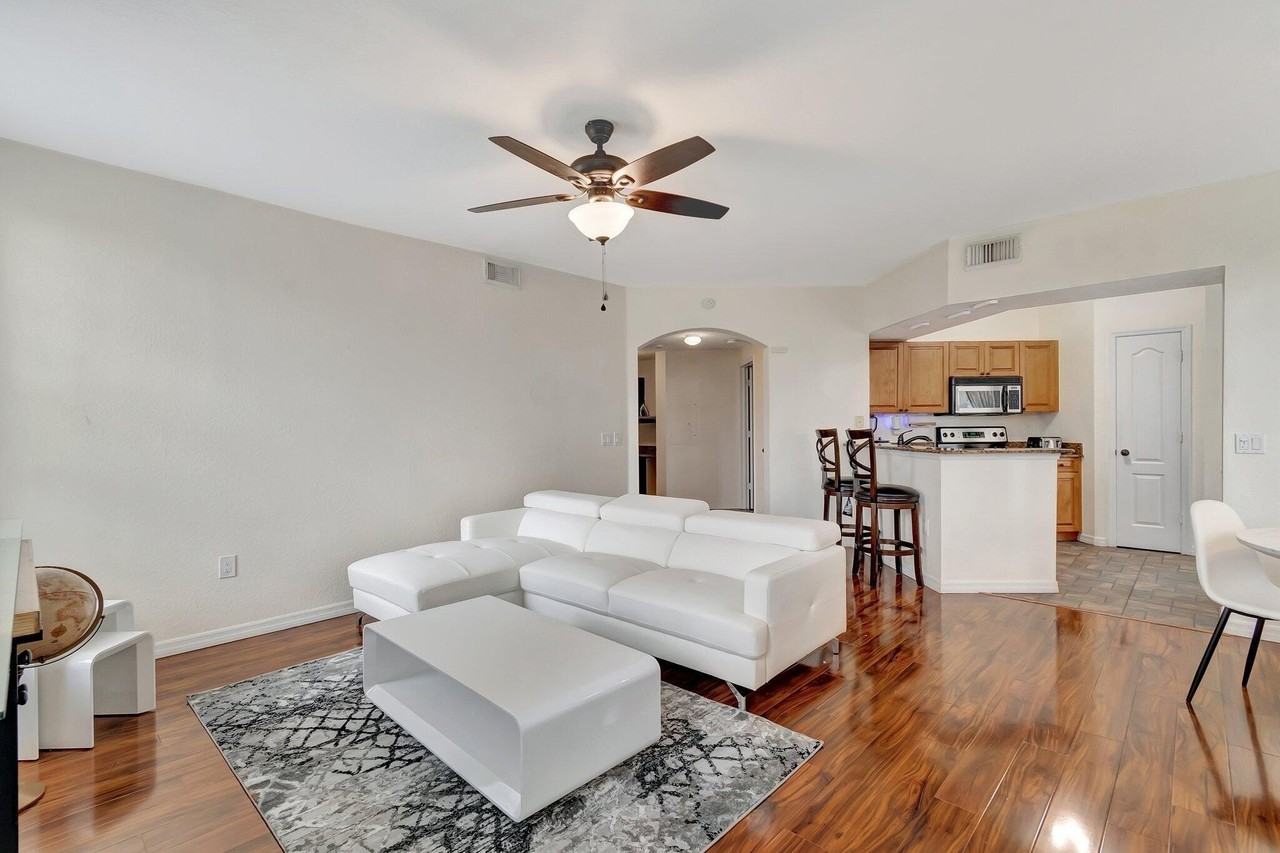 1207 Belmont Pl - Photo 7 of 50