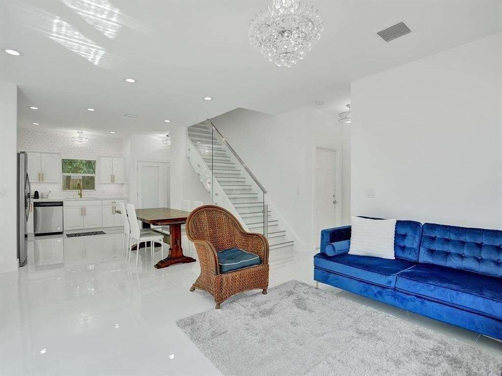 833 Sw 17th St - Photo 2 of 50