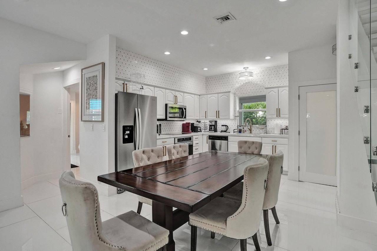 833 Sw 17th St - Photo 5 of 50