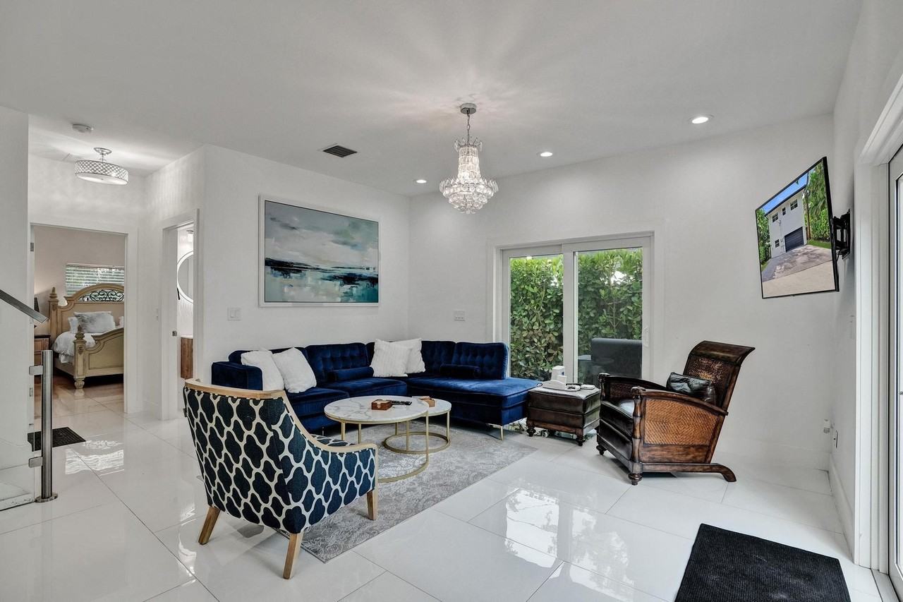 833 Sw 17th St - Photo 6 of 50