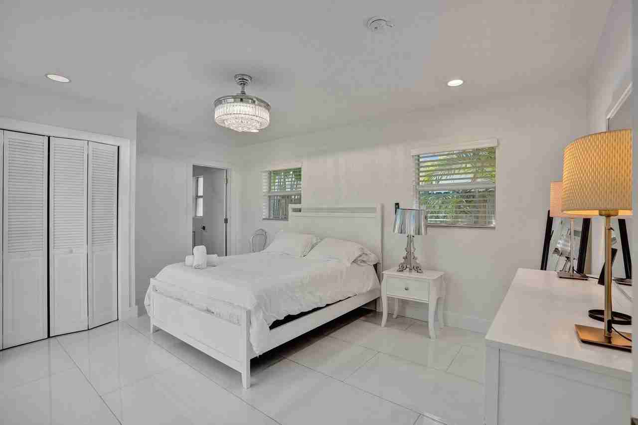 833 Sw 17th St - Photo 7 of 50