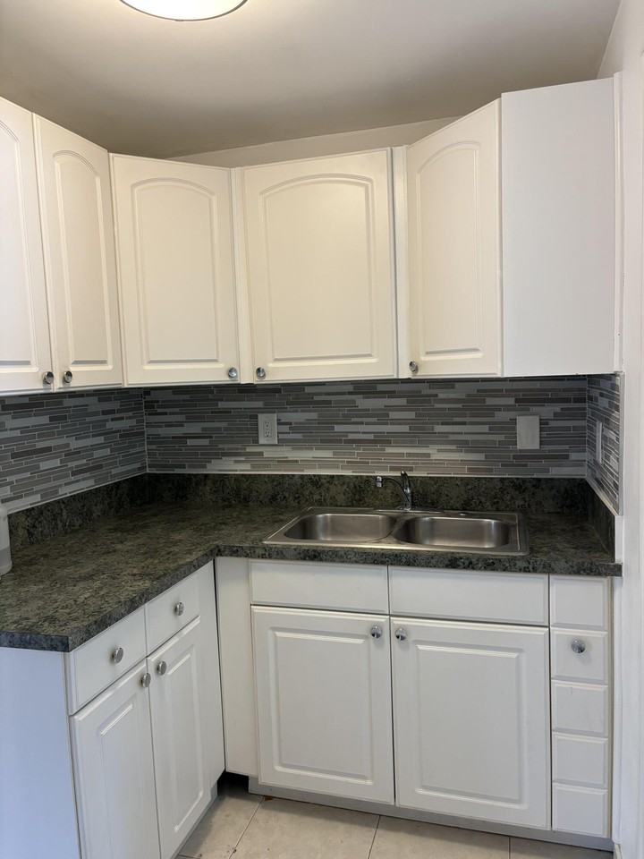 626 Minnesota St #B - Photo 5 of 10