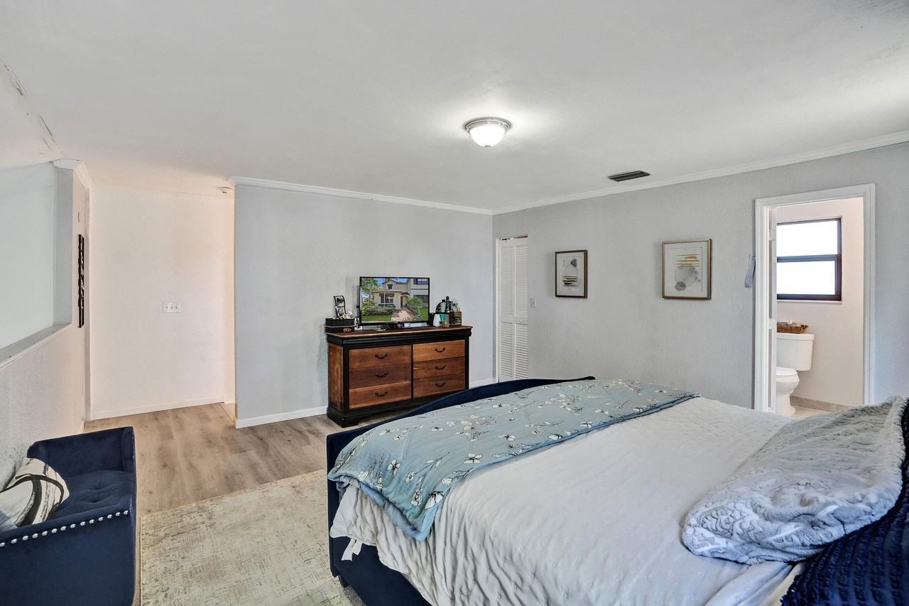 7387 Nw 34th St - Photo 3 of 31