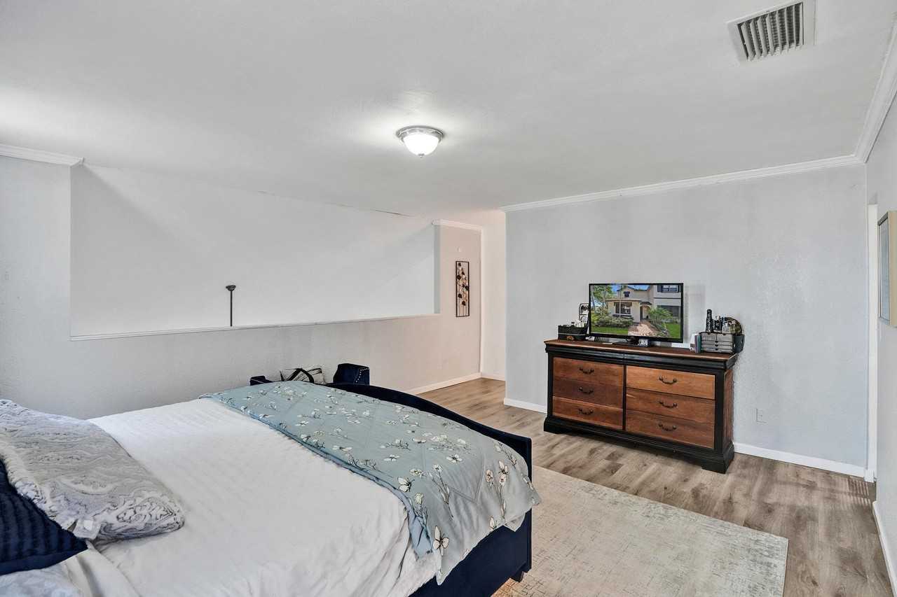 7387 Nw 34th St - Photo 5 of 31