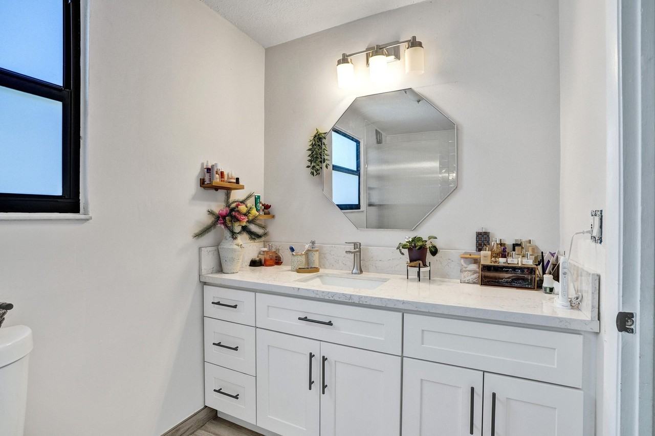 7387 Nw 34th St - Photo 6 of 31