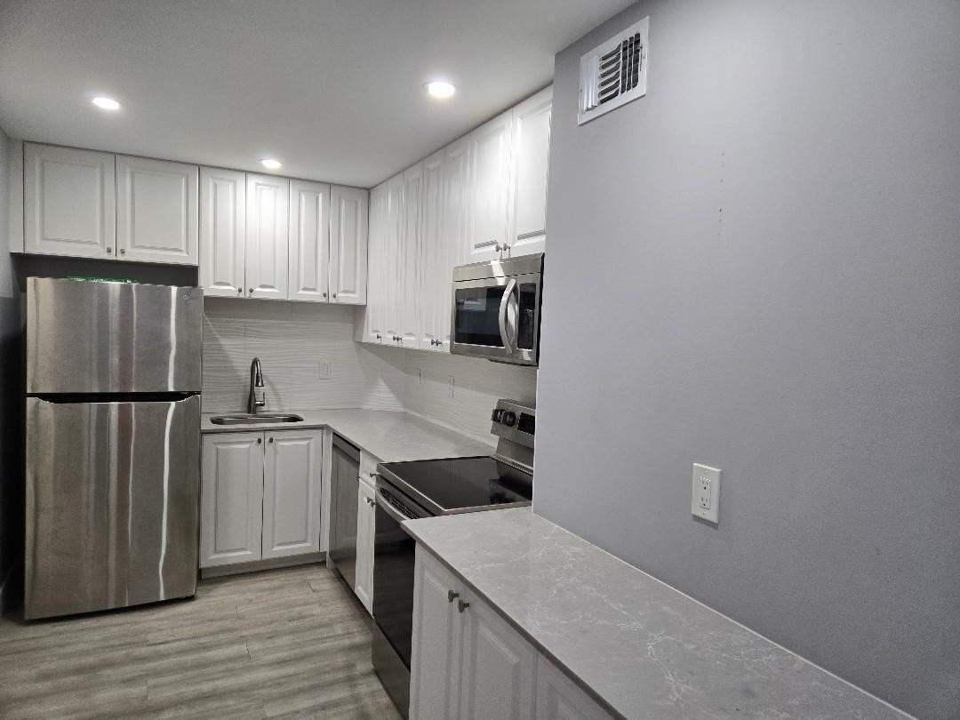 669 W Oakland Park Blvd #205B - Photo 3 of 14