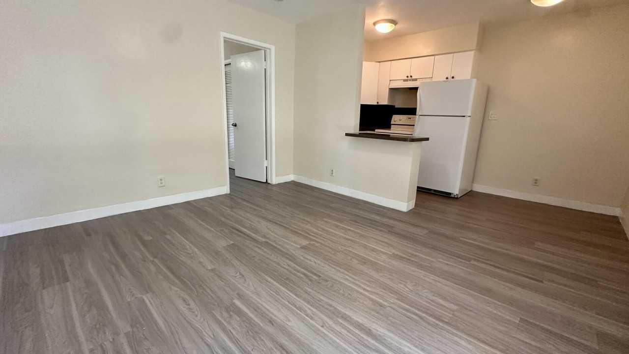 505 Ne 4th Ave #2 - Photo 2 of 10