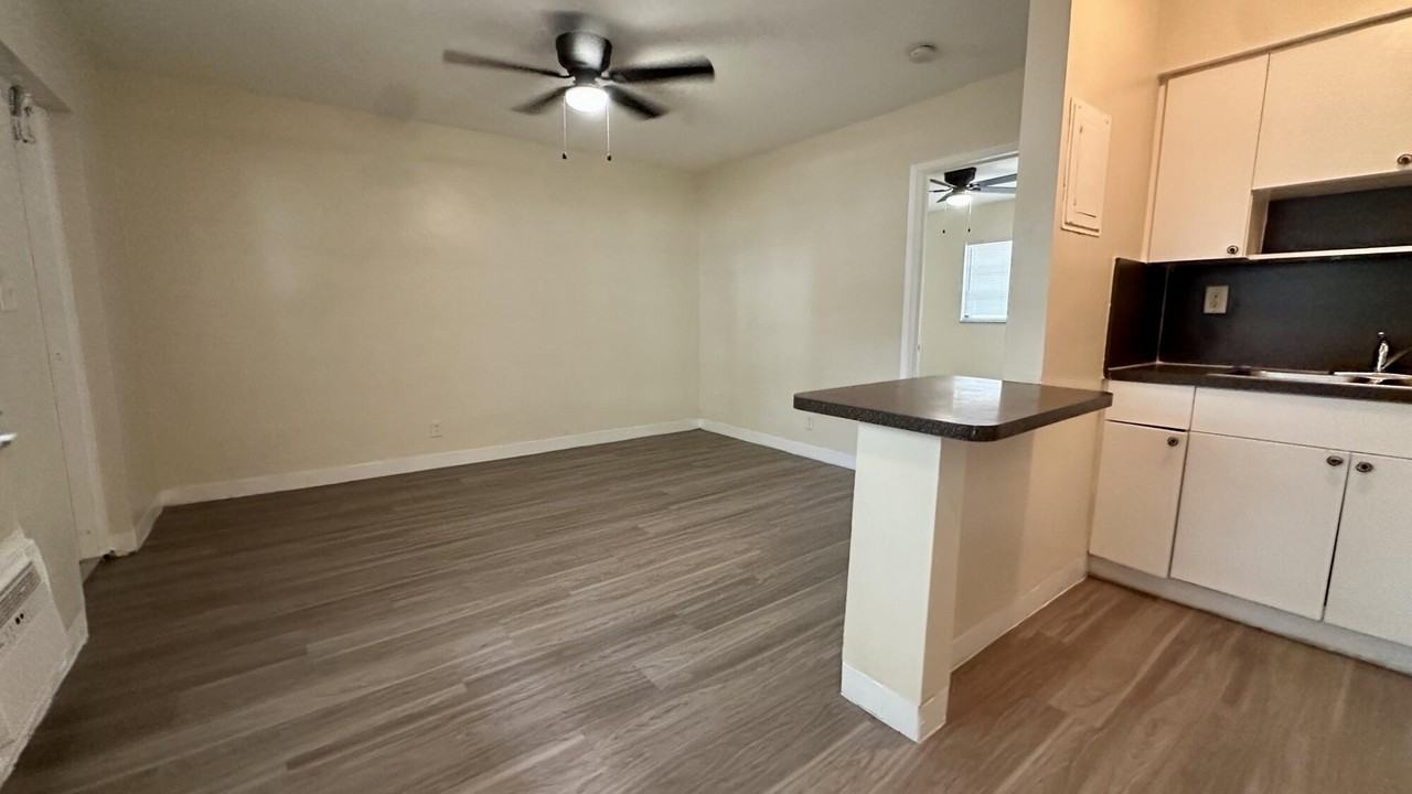 505 Ne 4th Ave #2 - Photo 5 of 10