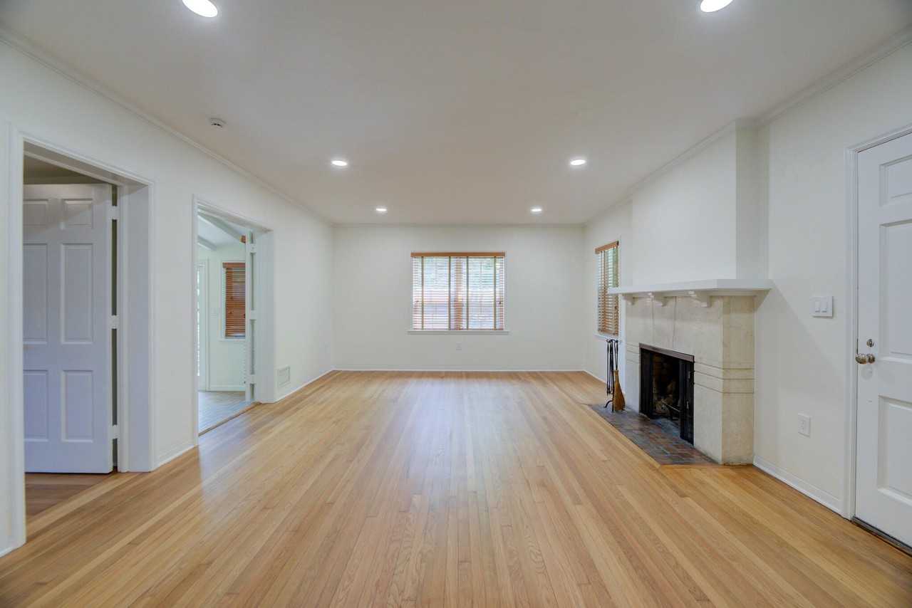 1601 Se 2nd St - Photo 3 of 35