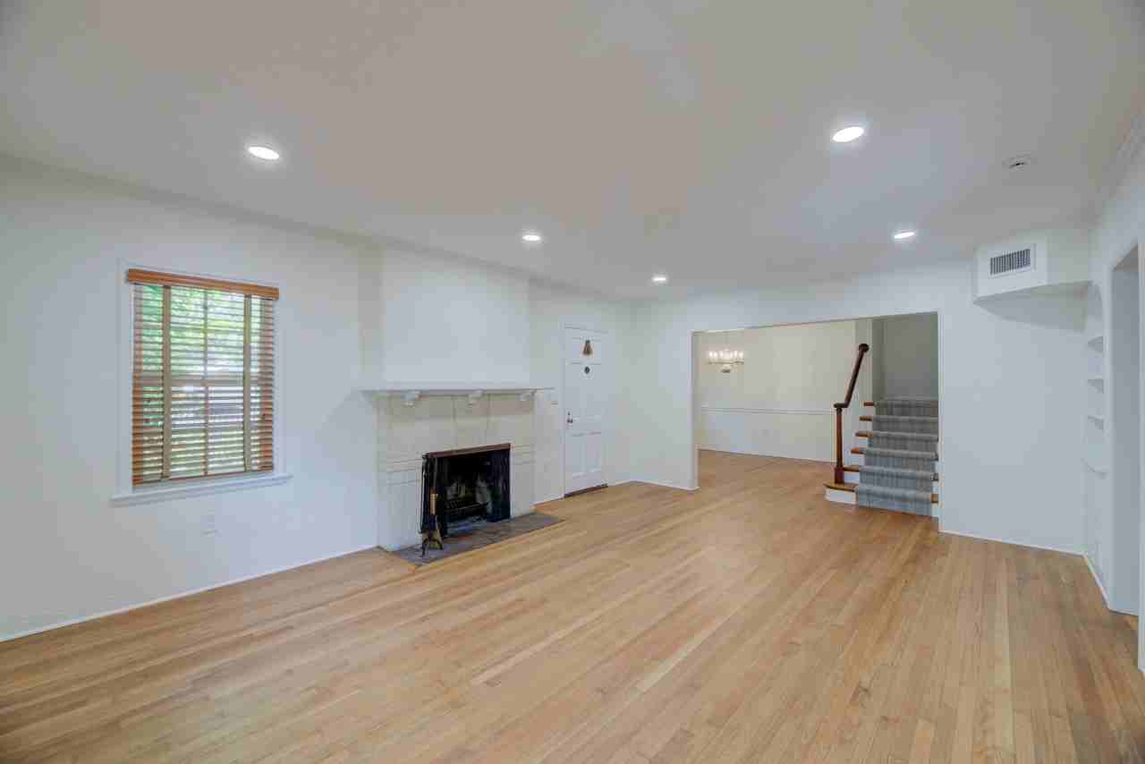 1601 Se 2nd St - Photo 4 of 35
