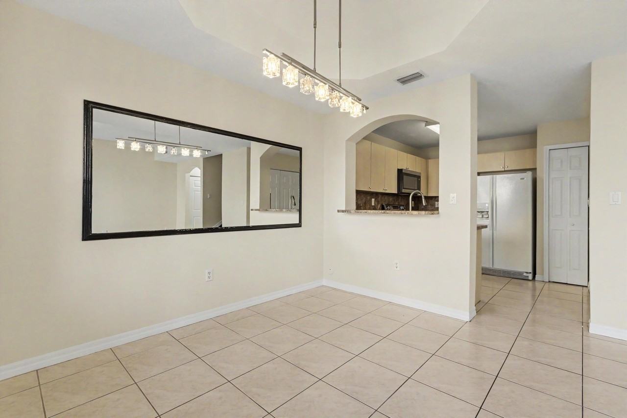626 Sw 106th Ave #1512 - Photo 3 of 39