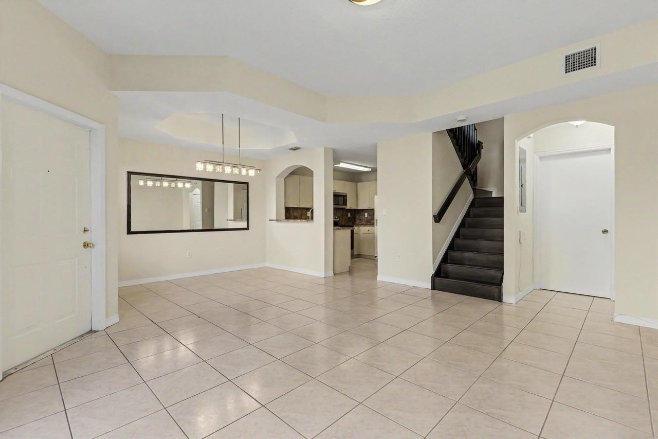 626 Sw 106th Ave #1512 - Photo 4 of 39