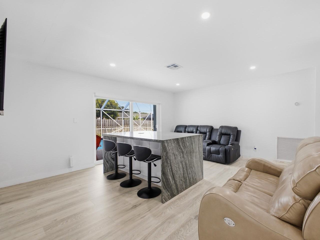 441 Sw Curry St - Photo 7 of 28