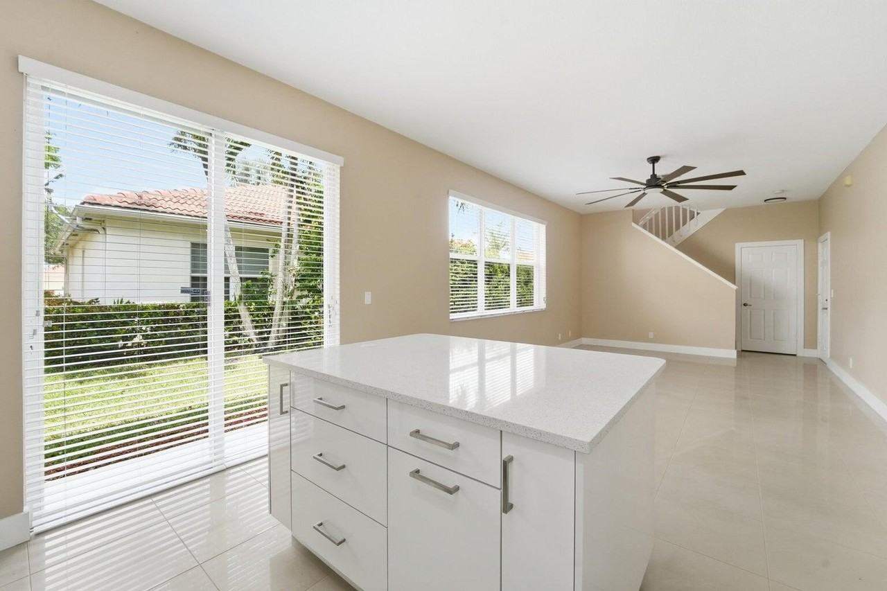 1780 Pierside Cir - Photo 3 of 11