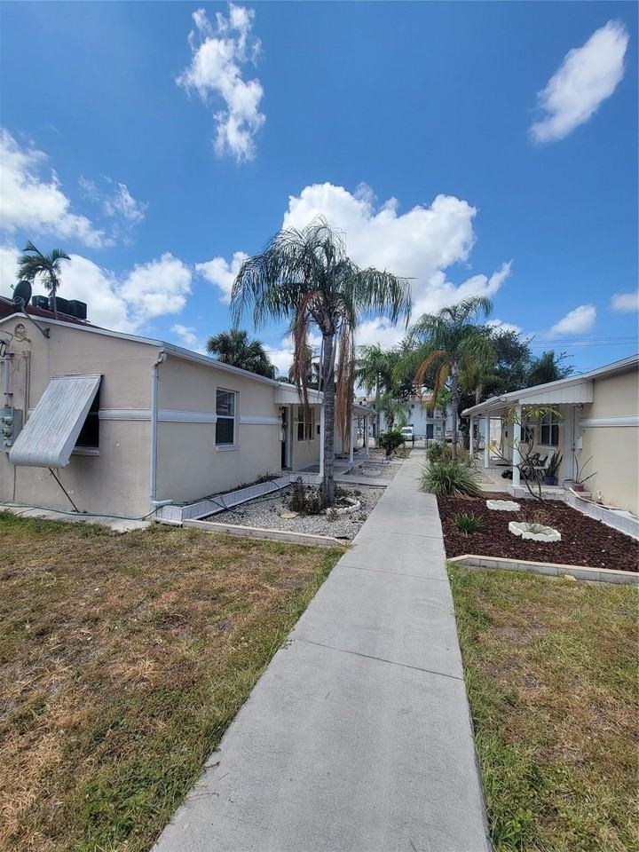 1822 Johnson St - Photo 2 of 12