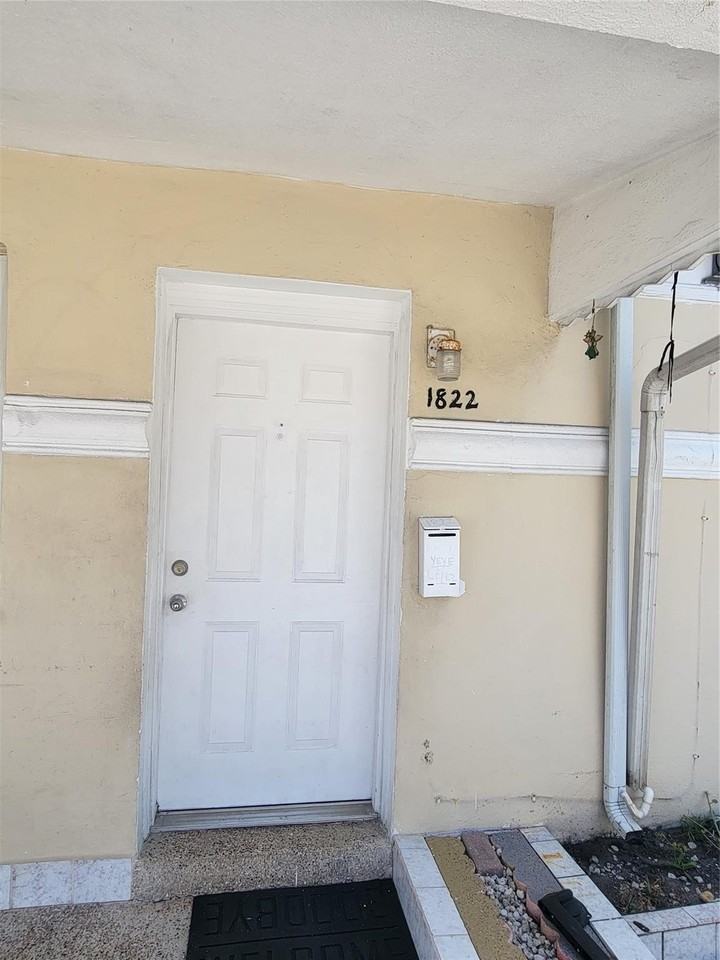 1822 Johnson St - Photo 3 of 12