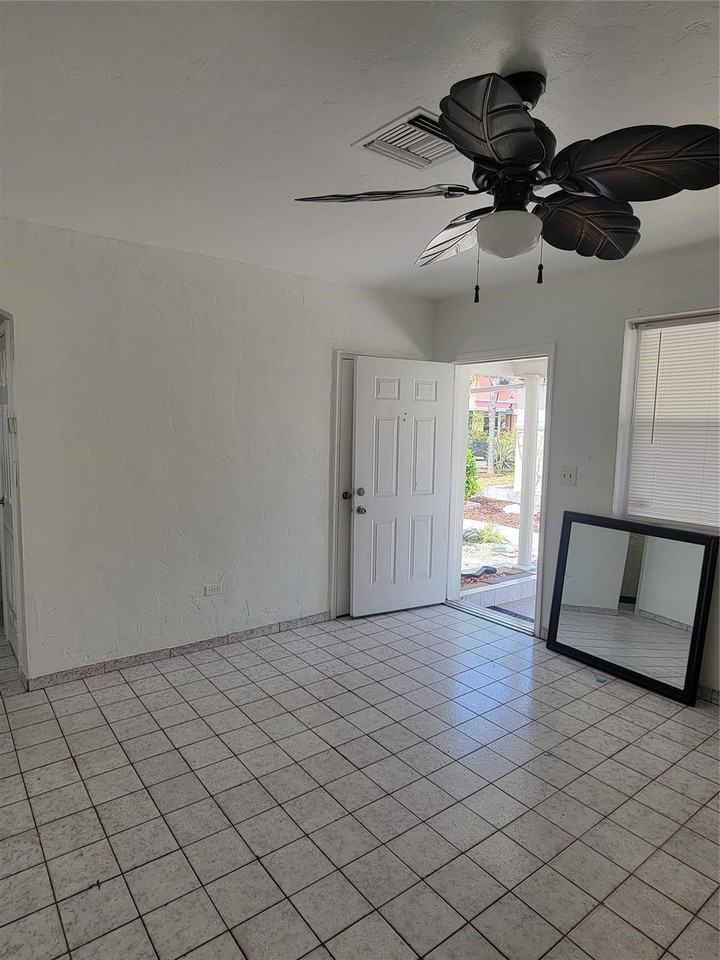 1822 Johnson St - Photo 4 of 12