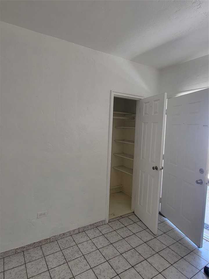 1822 Johnson St - Photo 5 of 12