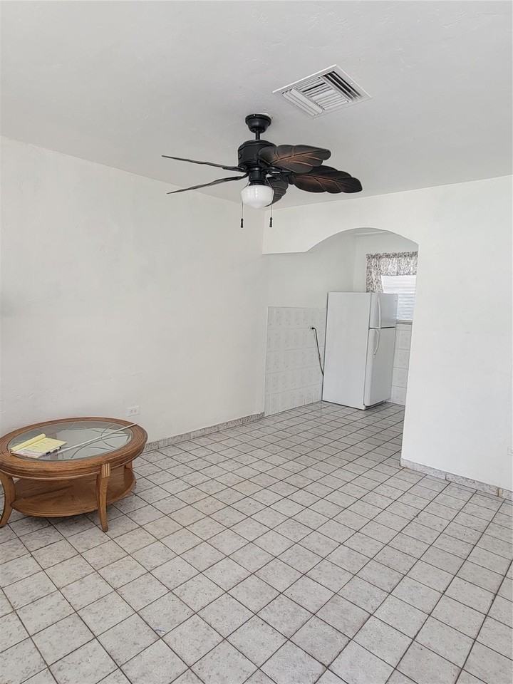 1822 Johnson St - Photo 6 of 12