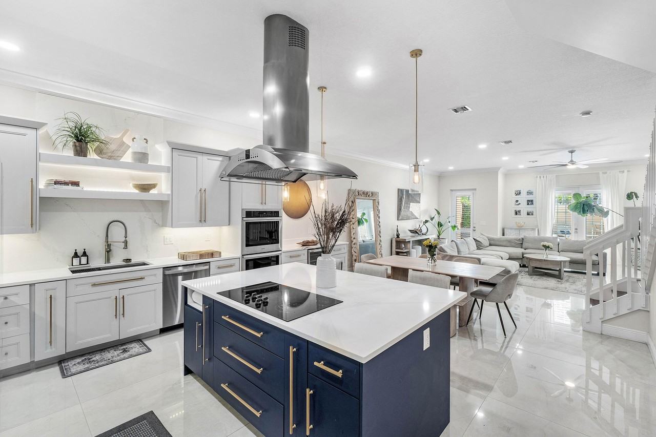 605 Avenue H - Photo 4 of 37