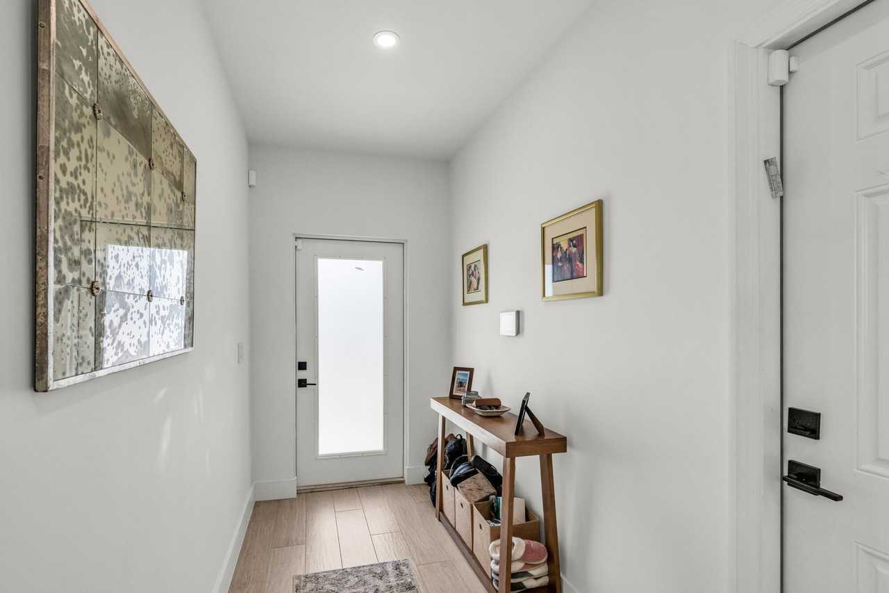 460 Nw 27th Ave - Photo 6 of 46